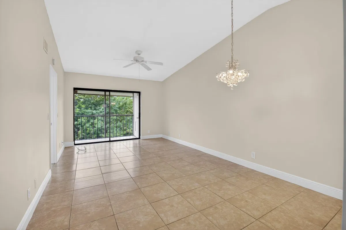 Unit 207 photo 7