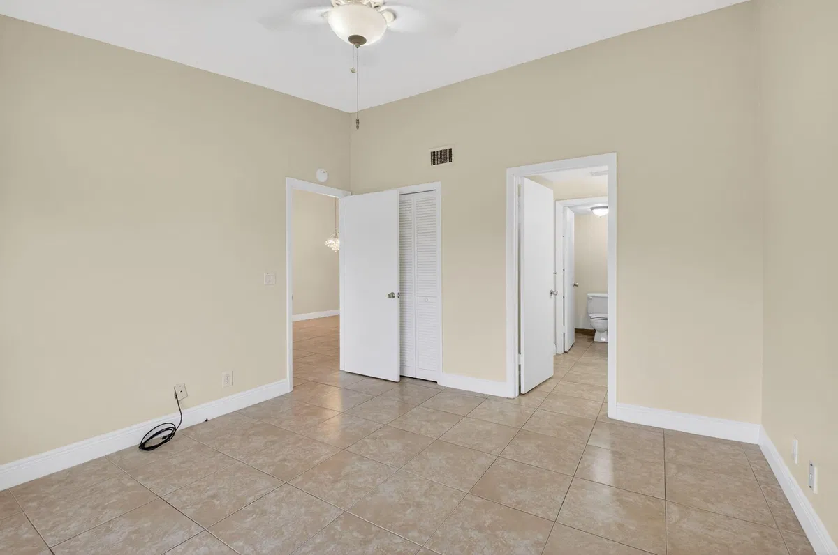 Unit 207 photo 19