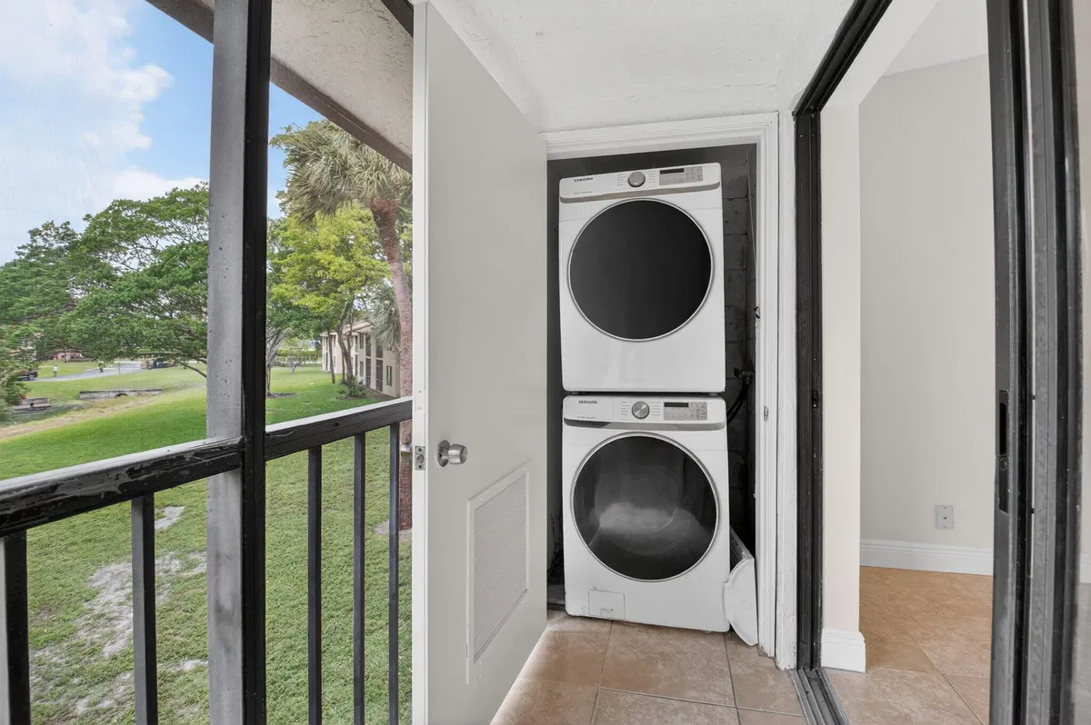 Unit 207 photo 28