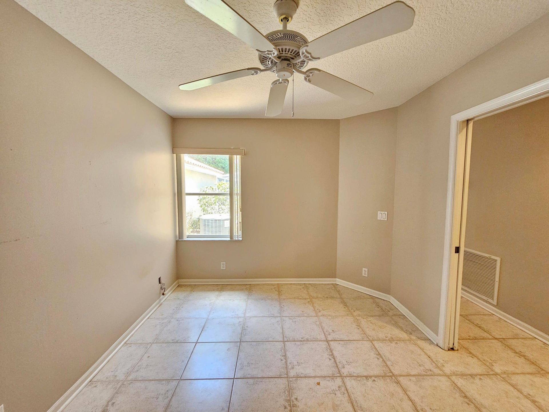  Residence photo 16