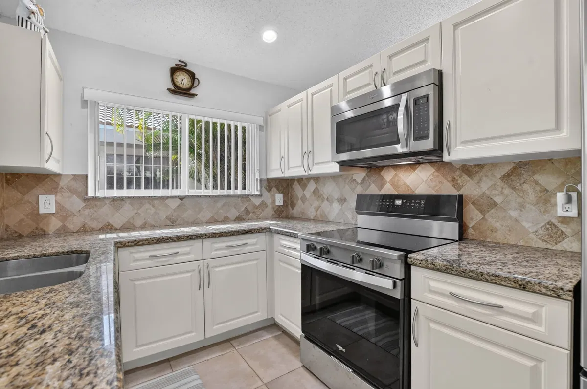  Residence photo 10