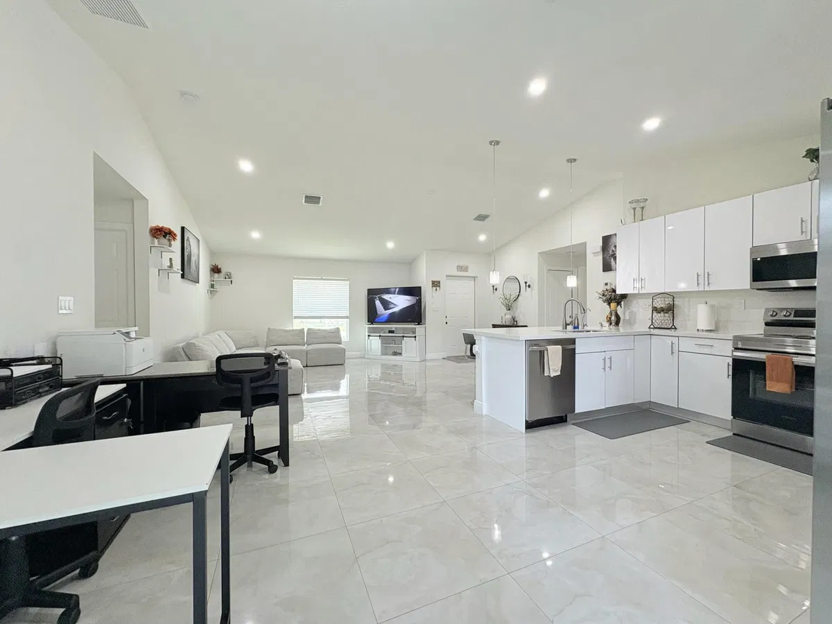  Residence photo 34