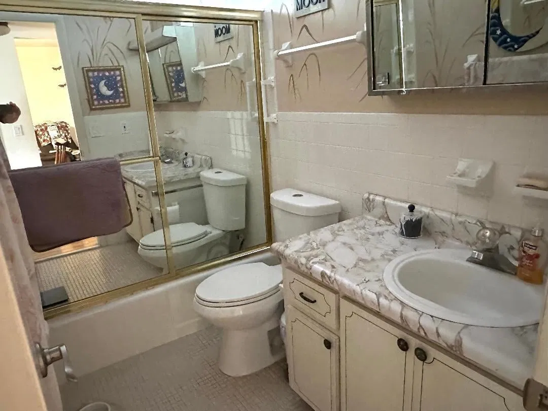  Unit B8 photo 16