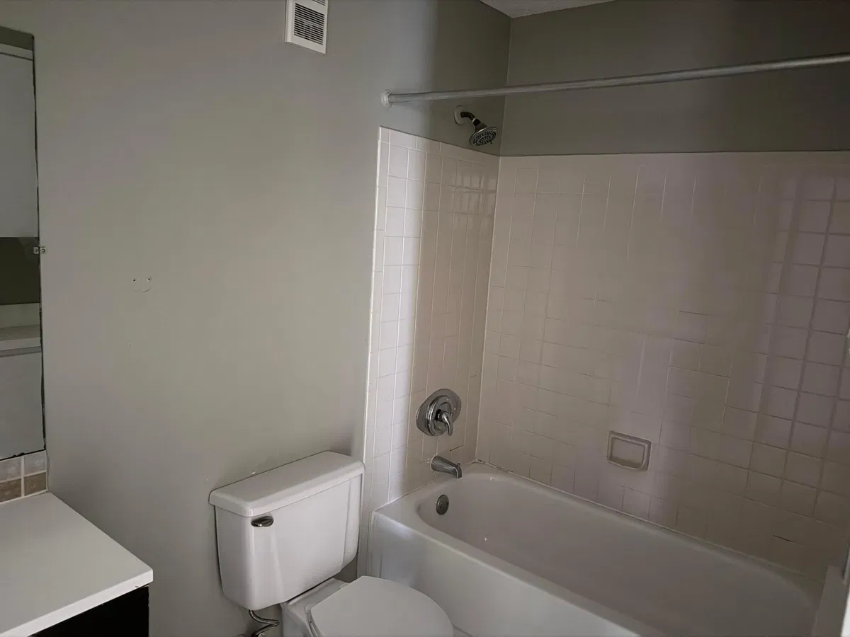 Unit 17 photo 10