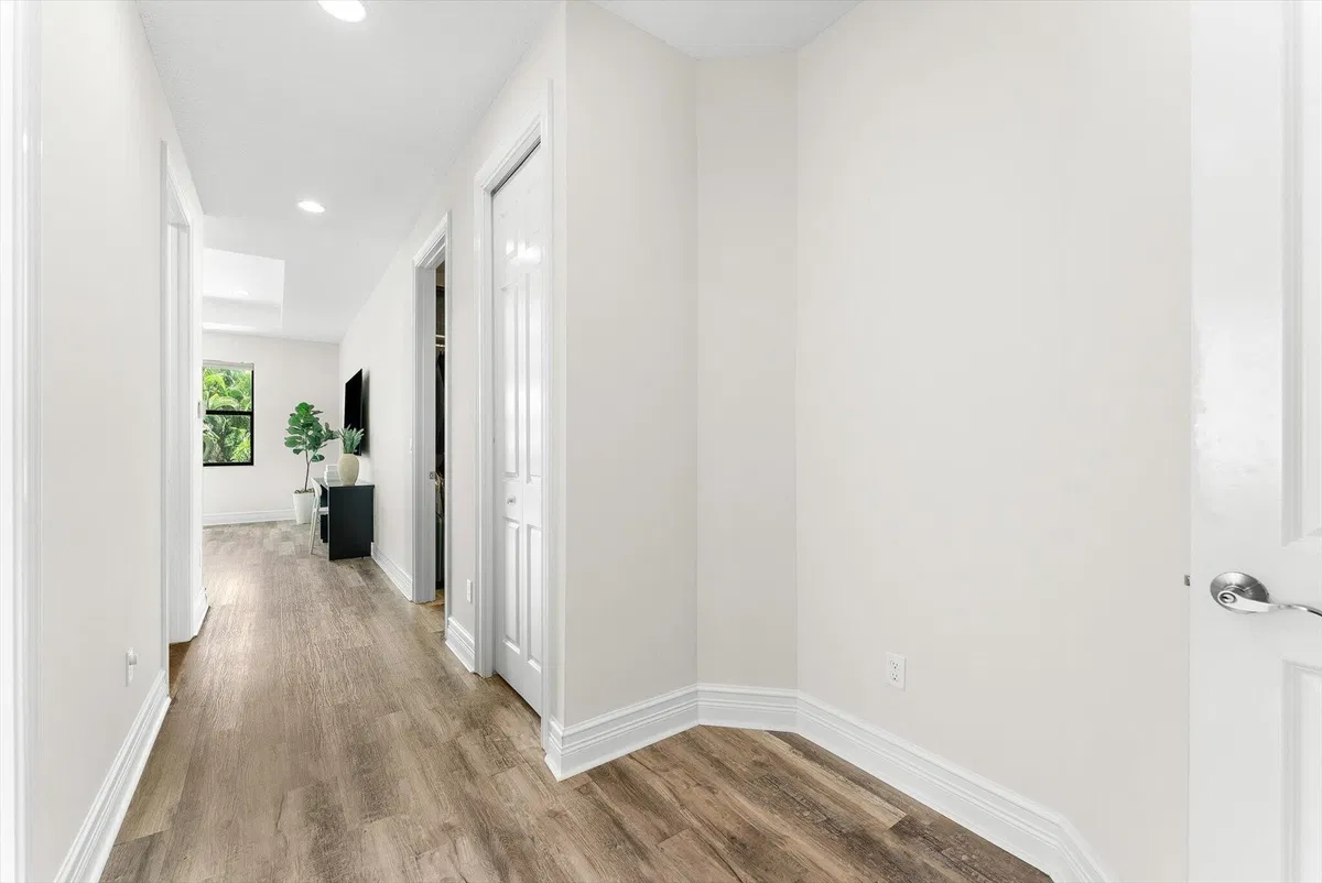Residence photo 52