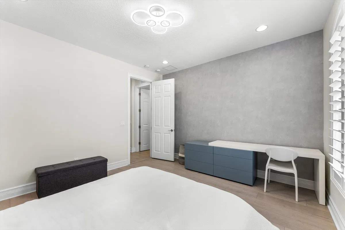 Residence photo 64
