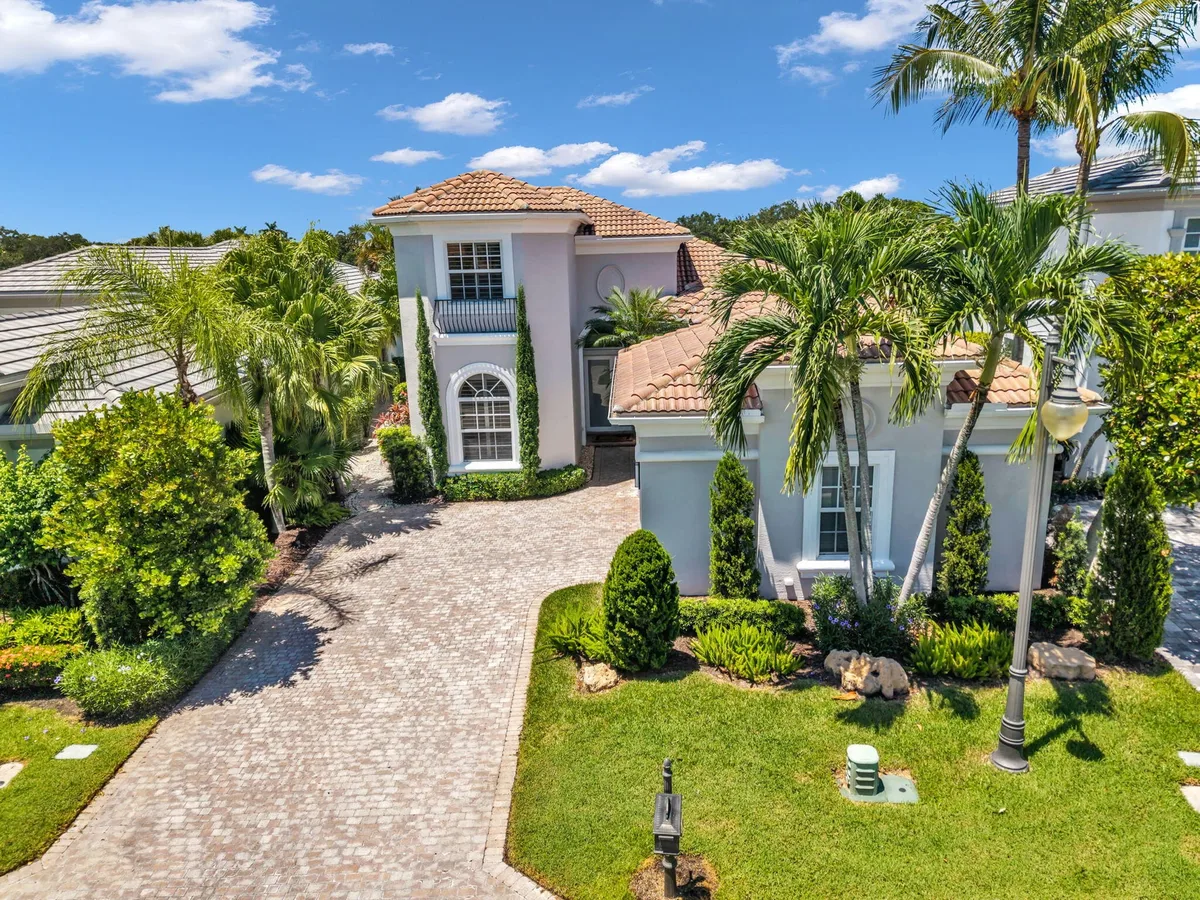 Mirasol Country Club Residence