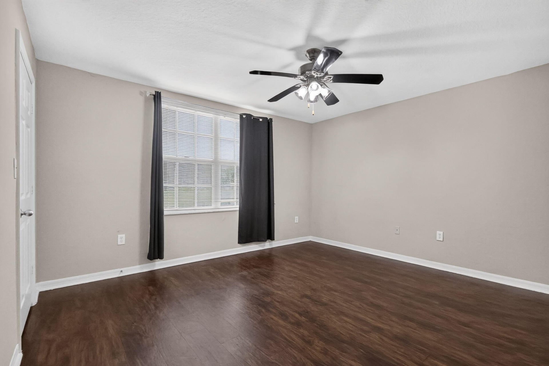 Unit 102 photo 7