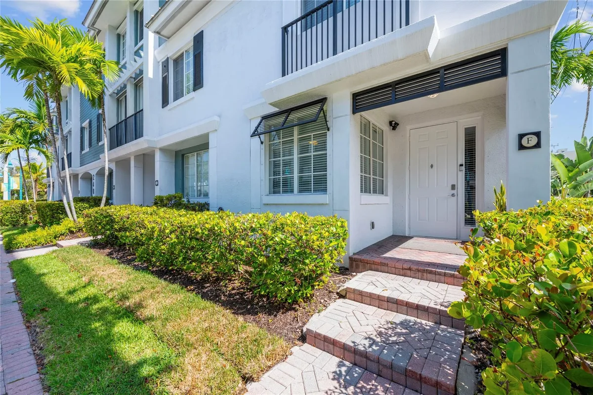 Pineapple Grove Village Condominiums Unit 6-F