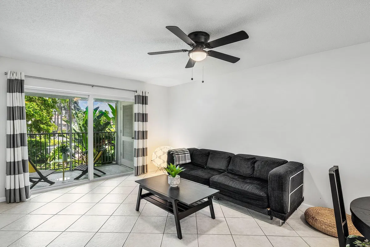 Unit 208 photo 10