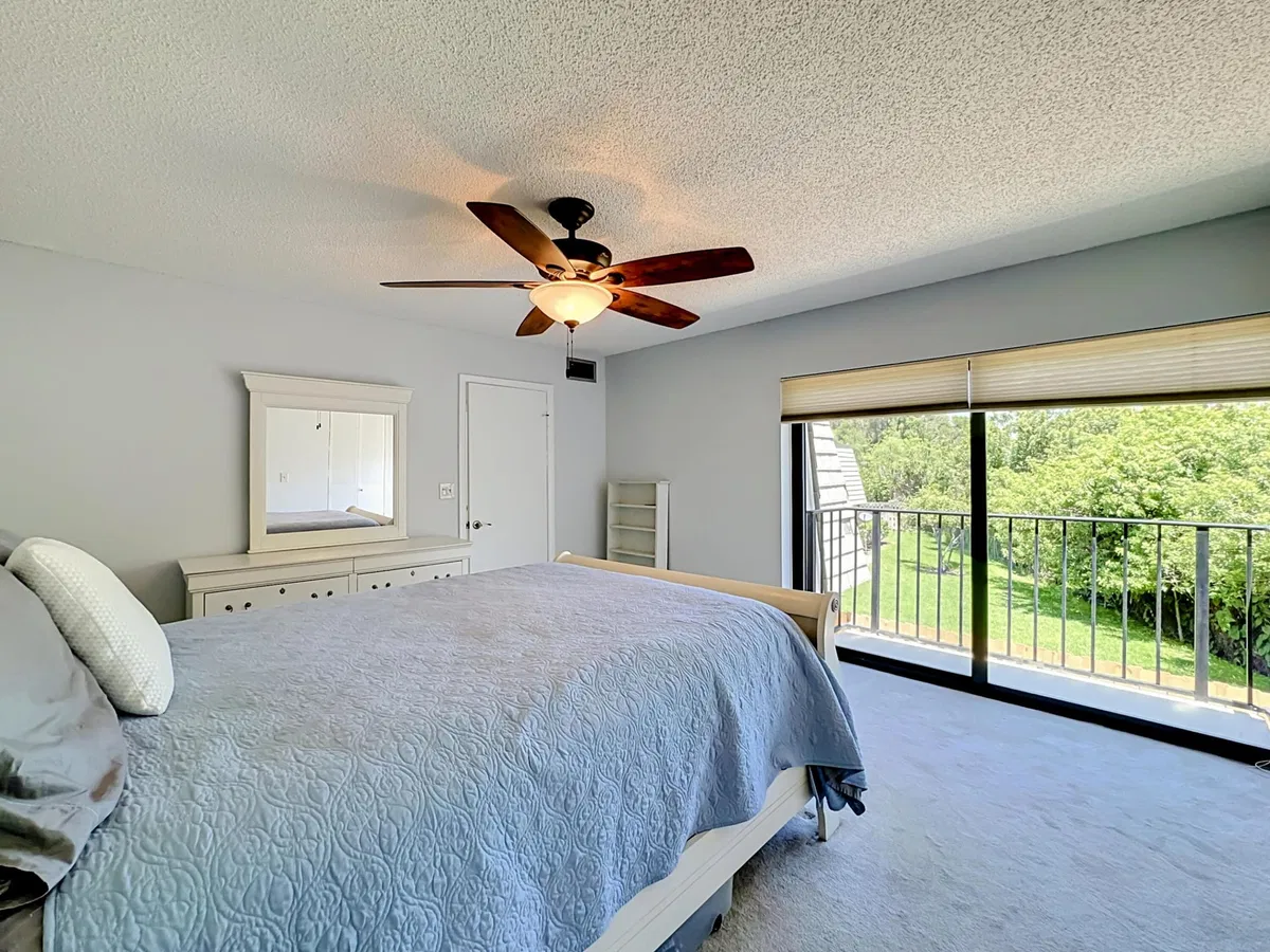 Residence photo 25