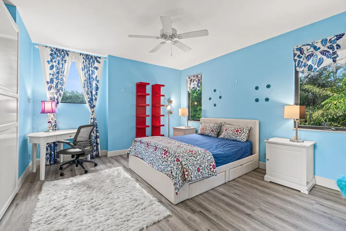  Residence photo 49