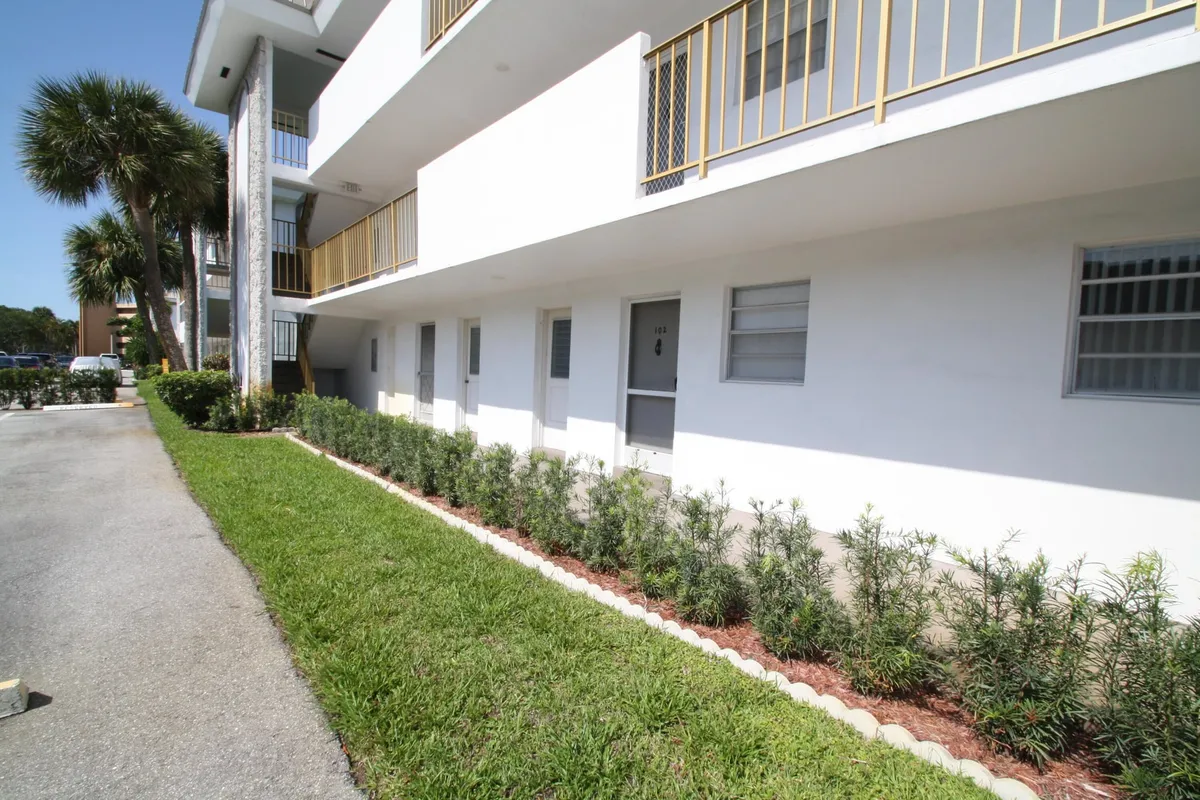 Unit 1020 photo 4