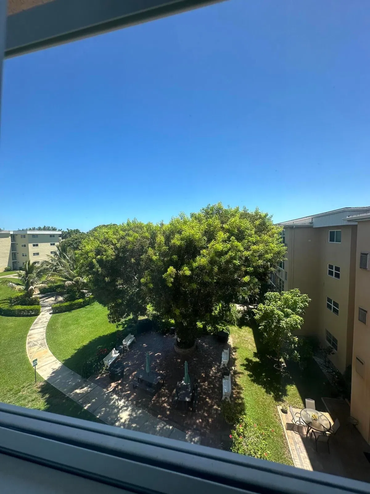 Unit 413 photo 4