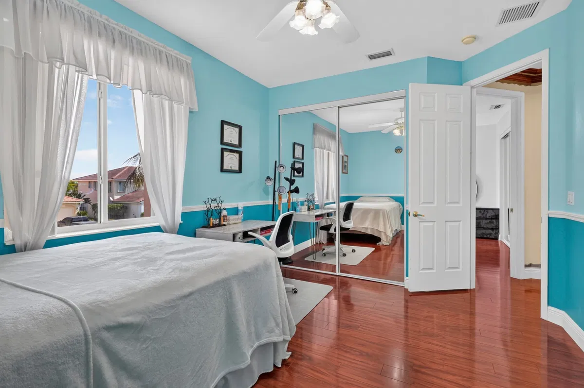  Residence photo 49
