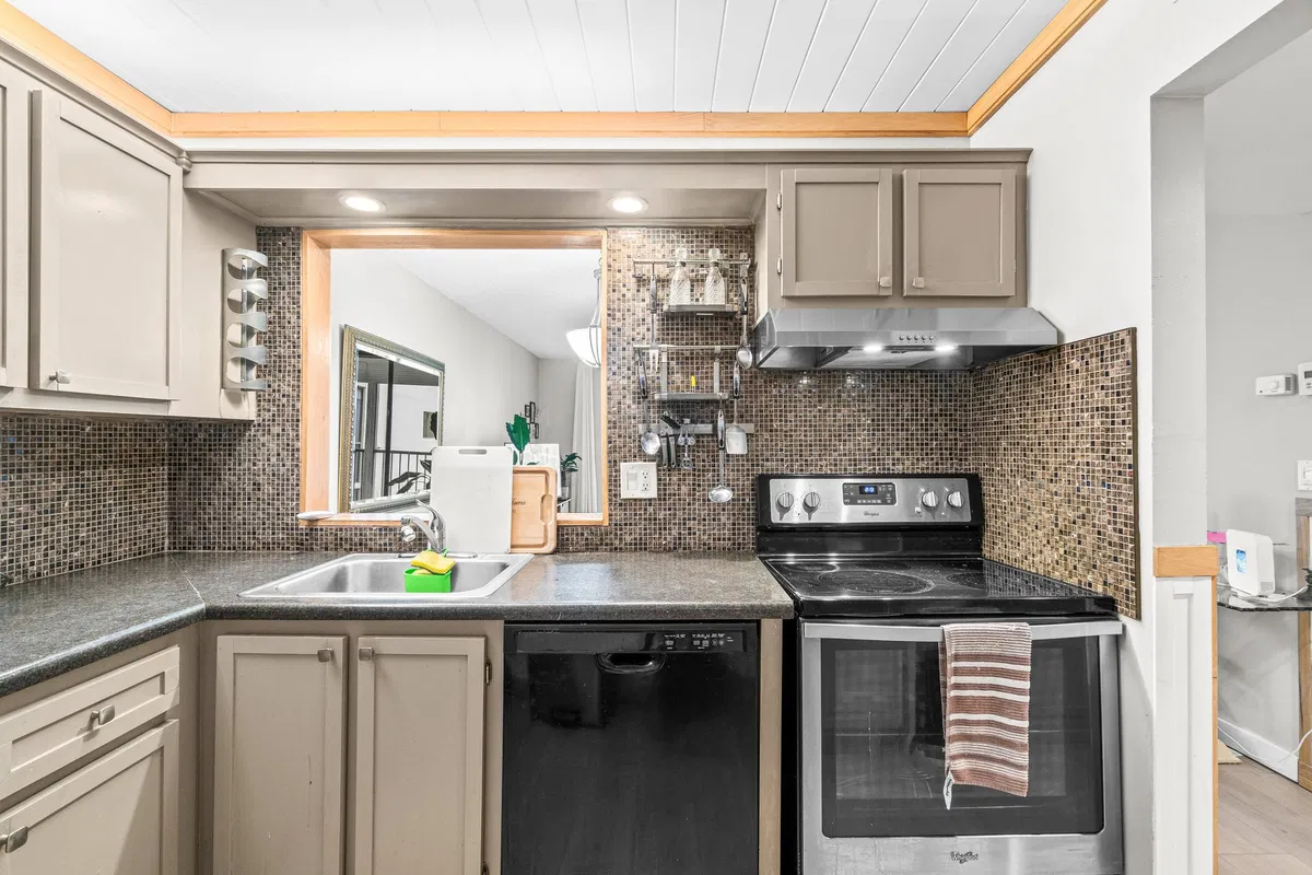  Unit 209 photo 13