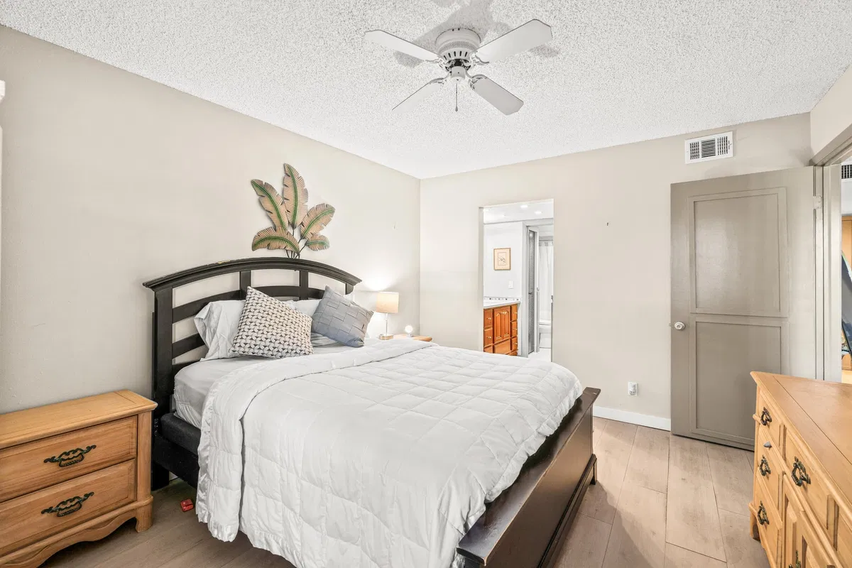  Unit 209 photo 22
