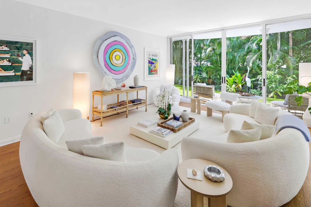 In-Town Palm Beach Unit 3 photo 10