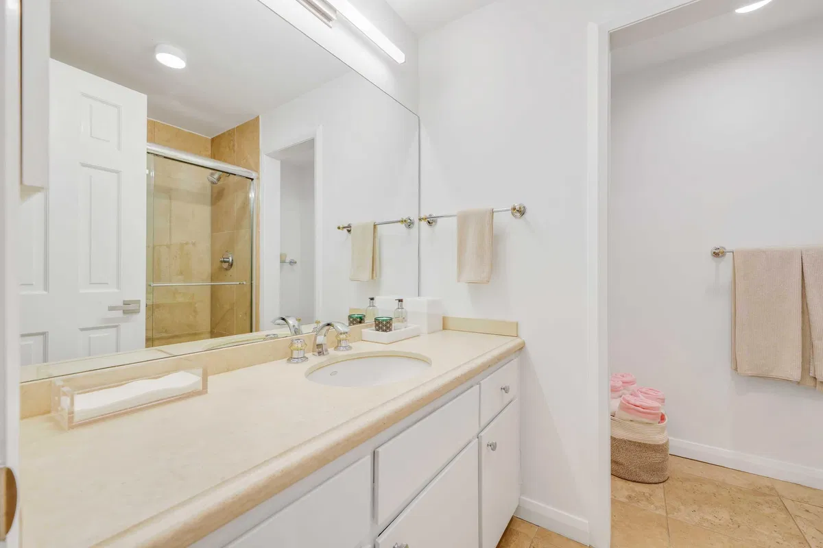 In-Town Palm Beach Unit 3 photo 22