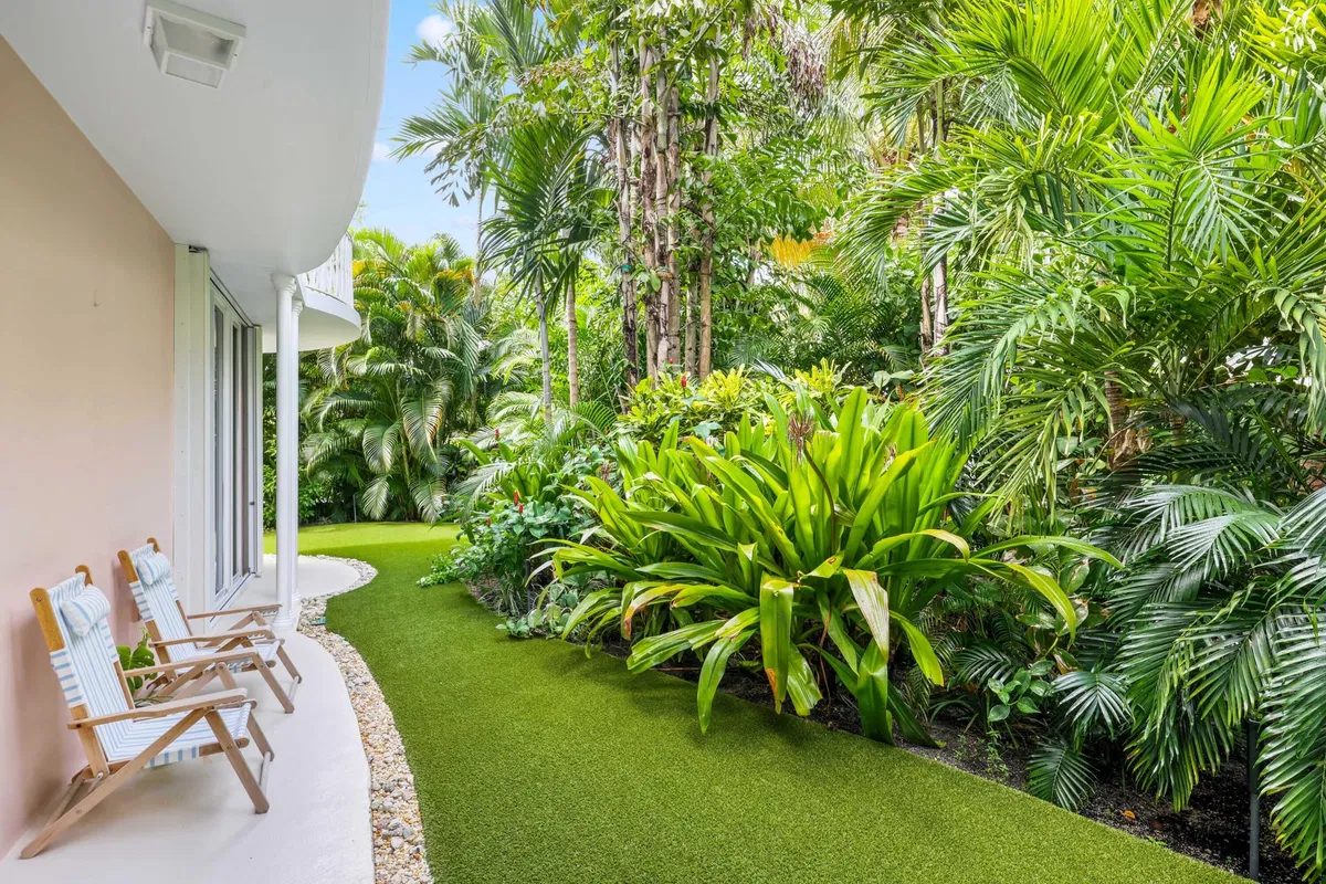 In-Town Palm Beach Unit 3 photo 25