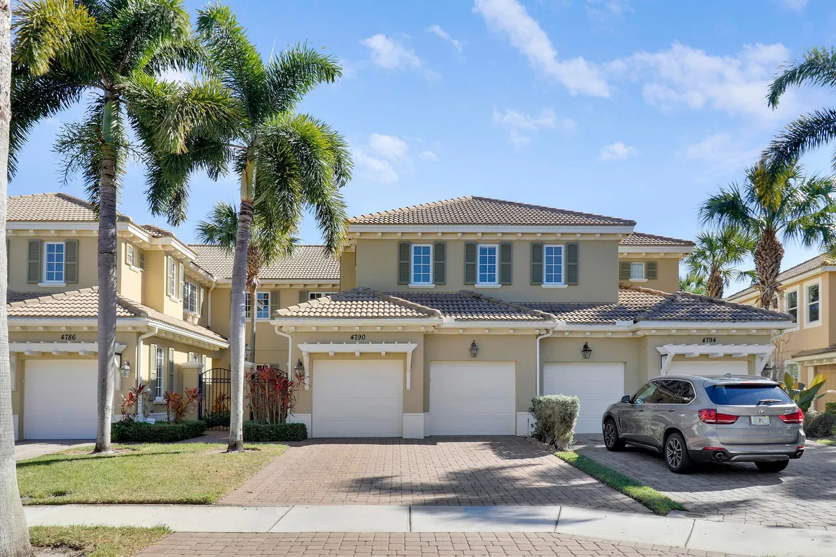 Paloma Palm Beach Gardens Residence