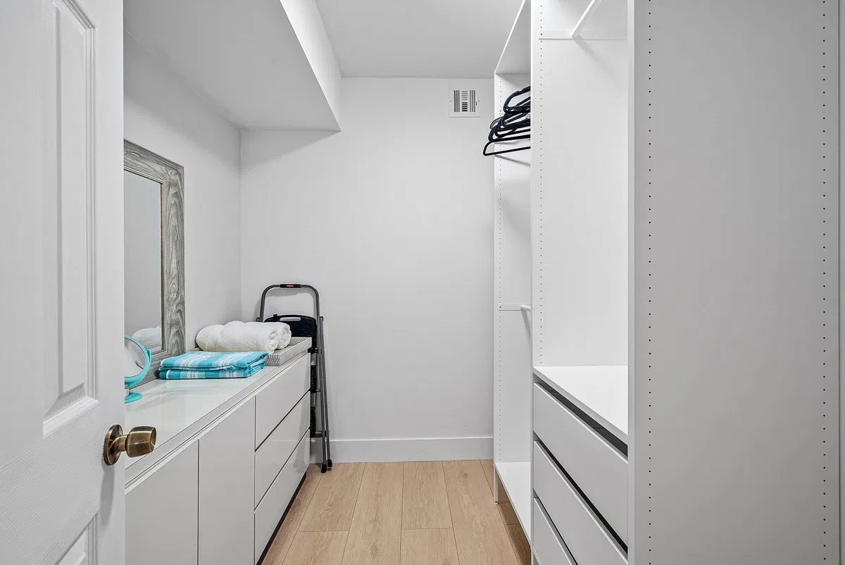  Unit B407 photo 22