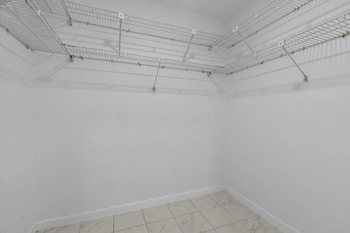 Residence photo 16