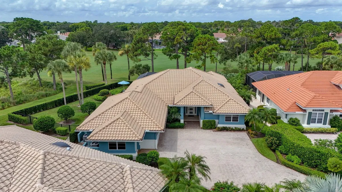 Willoughby Golf Club Residence