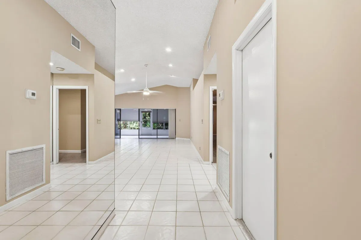 Residence photo 4