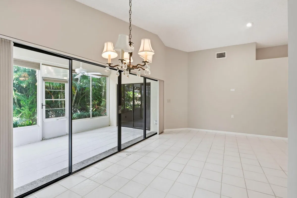 Residence photo 10