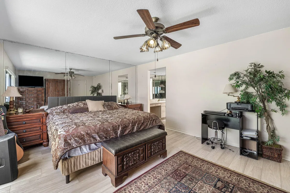 Residence photo 19