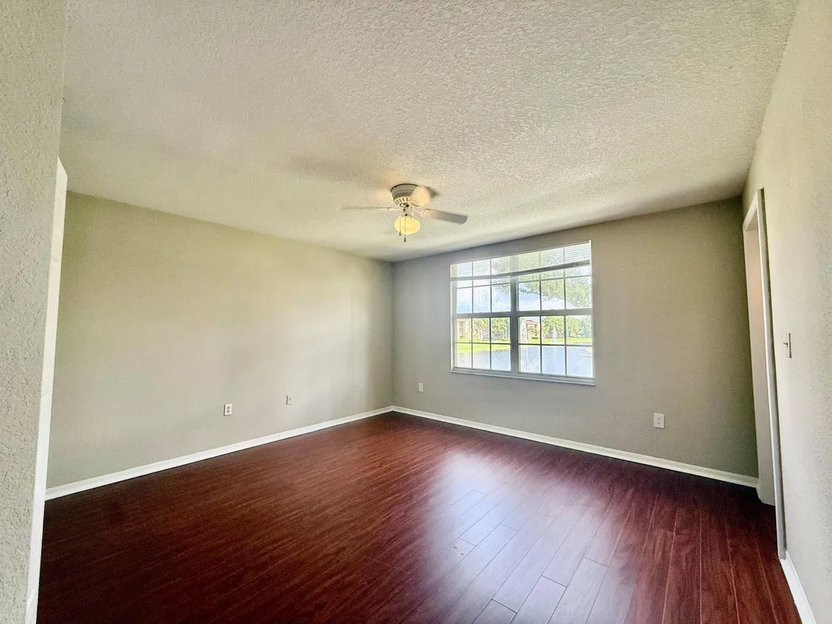  Unit Unit 208 photo 7