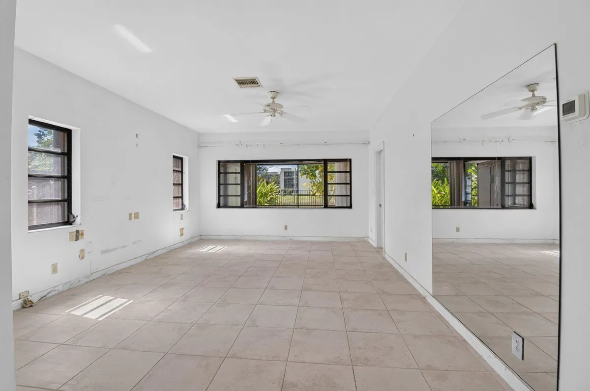 Residence photo 25