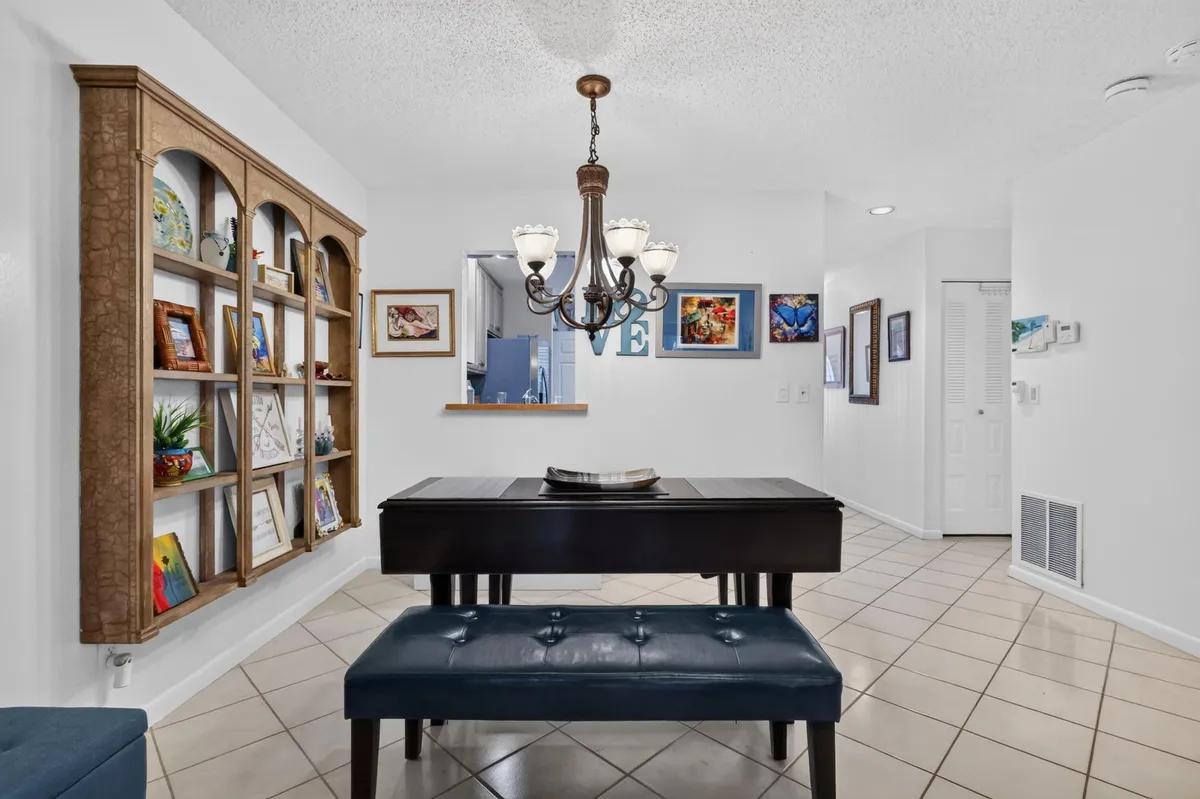 Residence photo 19