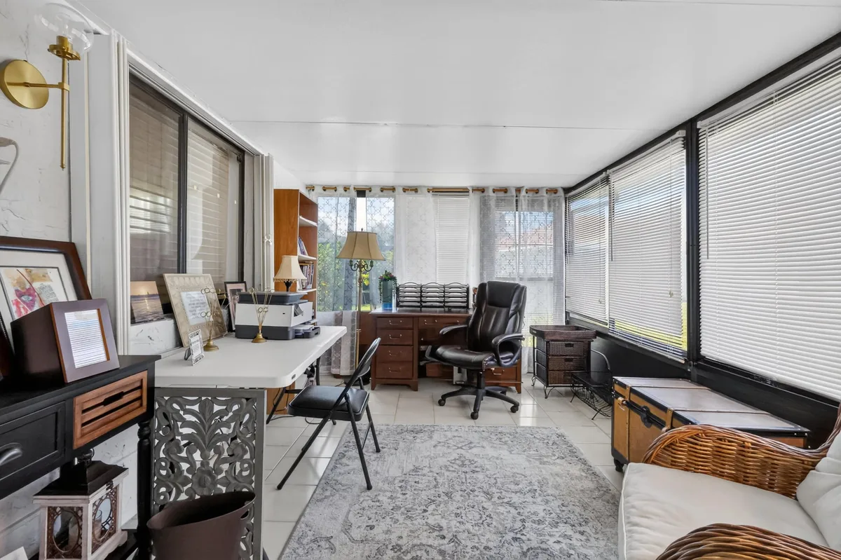 Residence photo 22
