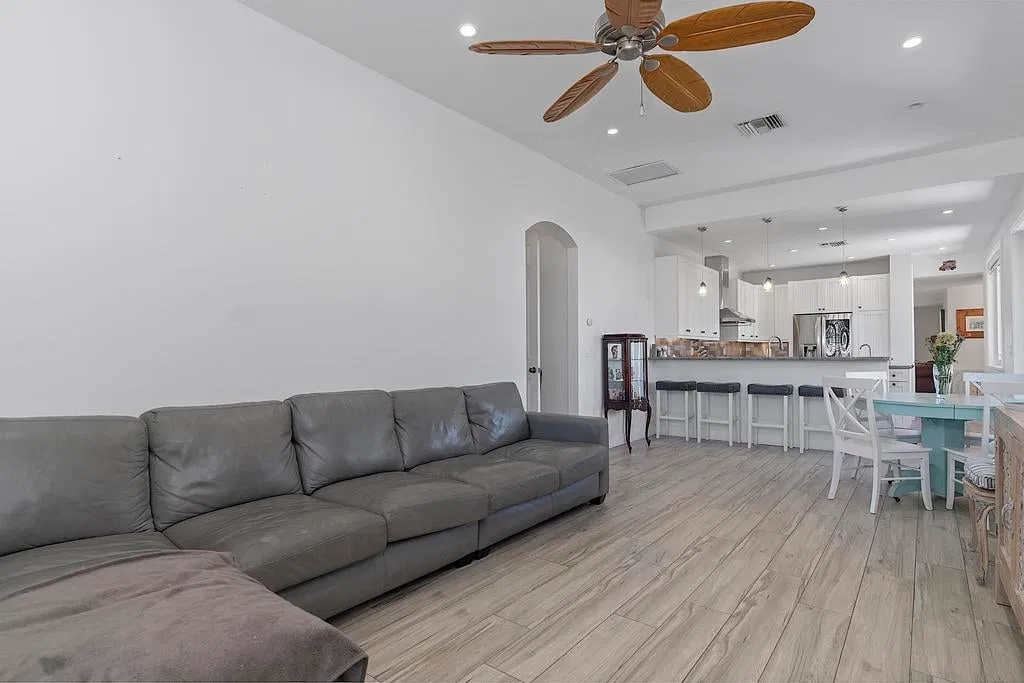  Residence photo 25
