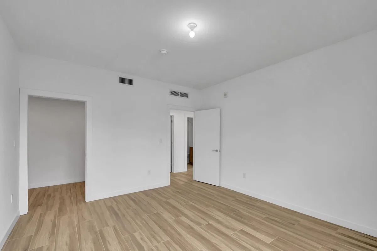  Unit Unit 304 photo 16