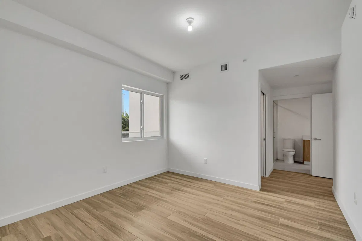  Unit Unit 304 photo 22