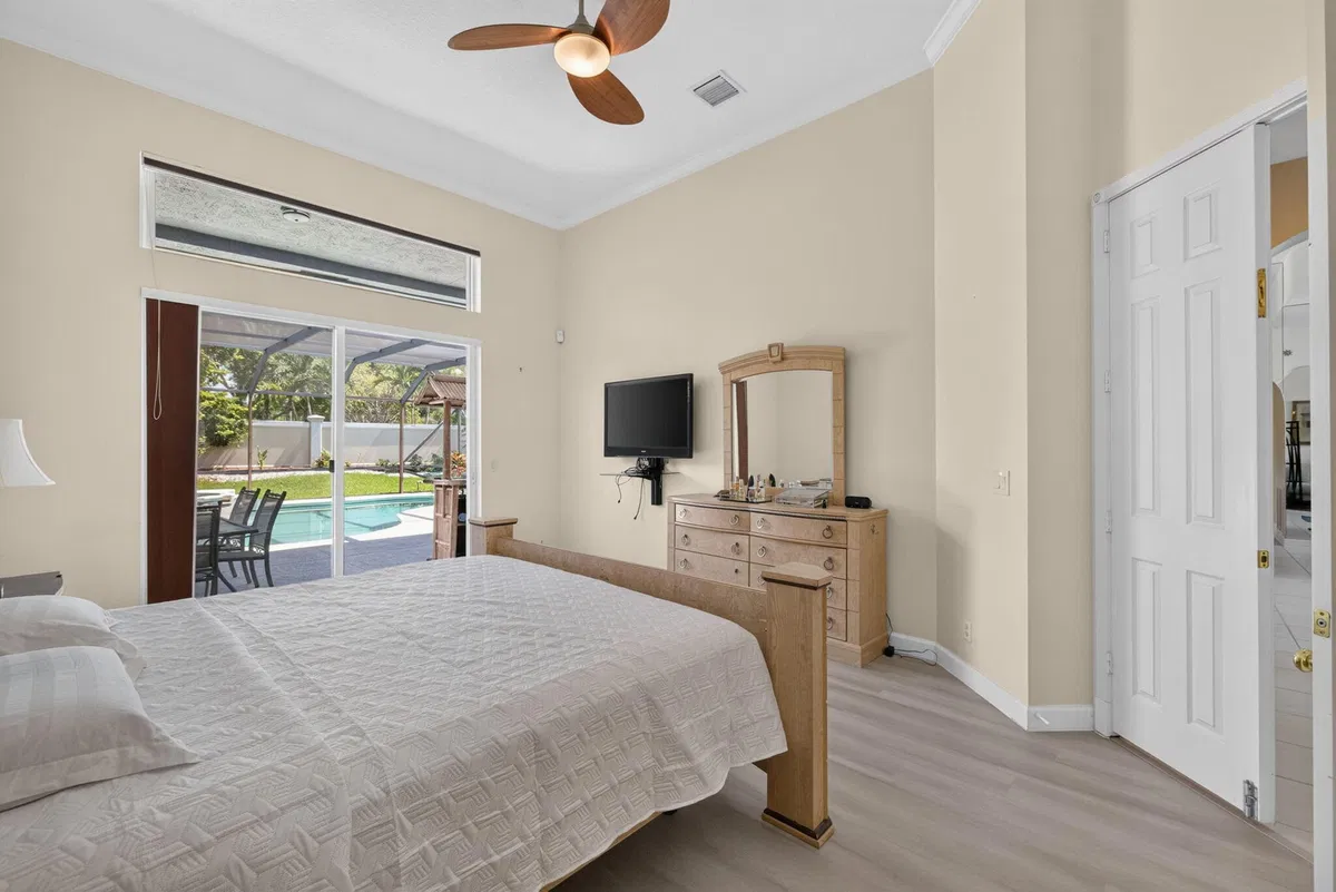  Residence photo 16