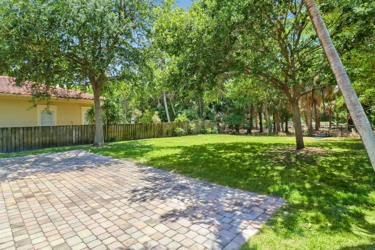 Canterbury Place Residence photo 19