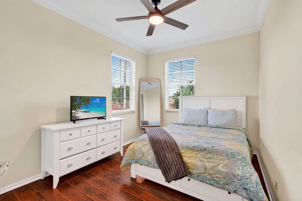 Residence photo 64