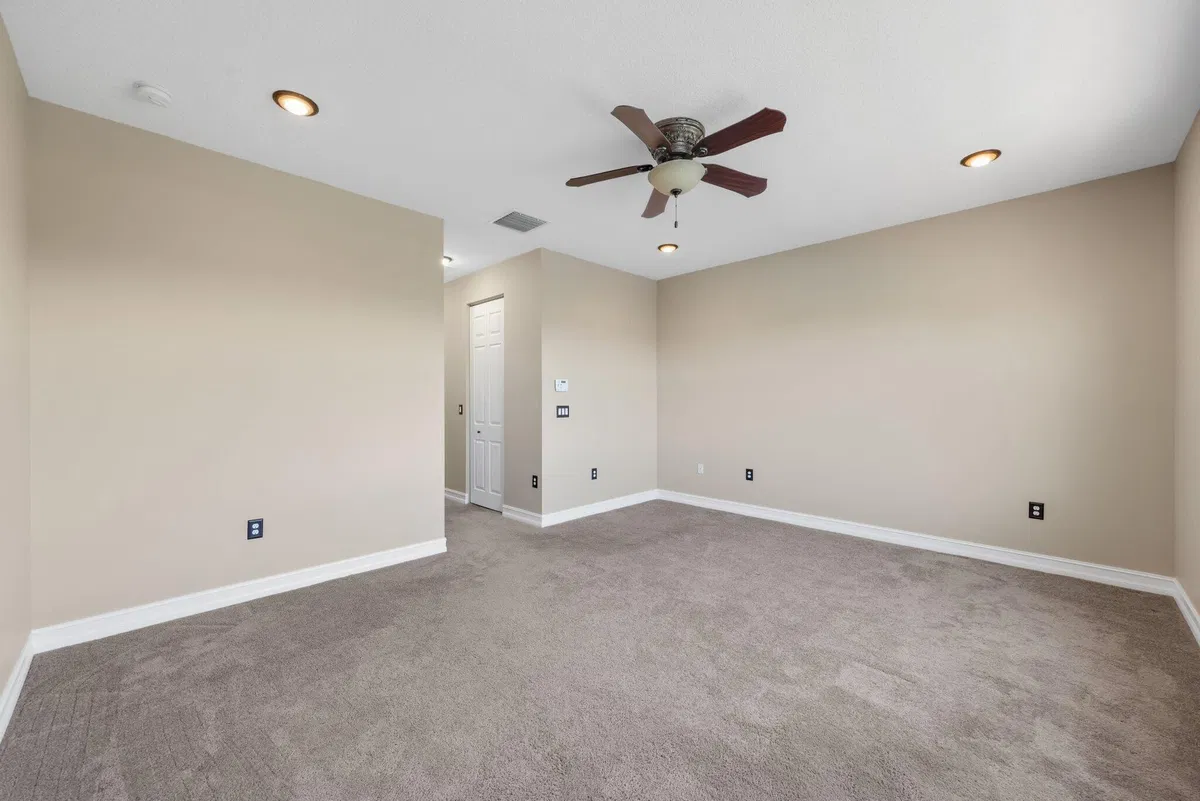 Residence photo 64