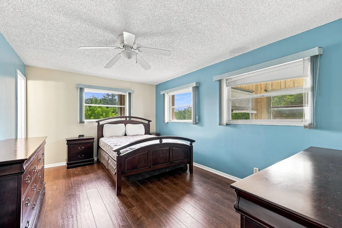 Unit 111 photo 16
