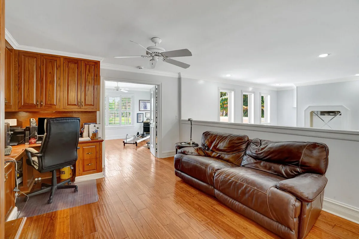 Residence photo 52