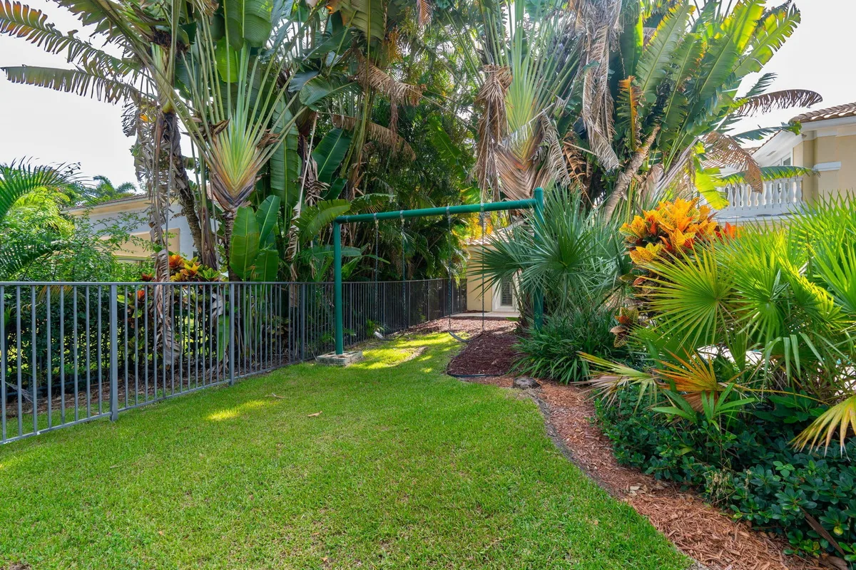 Residence photo 61