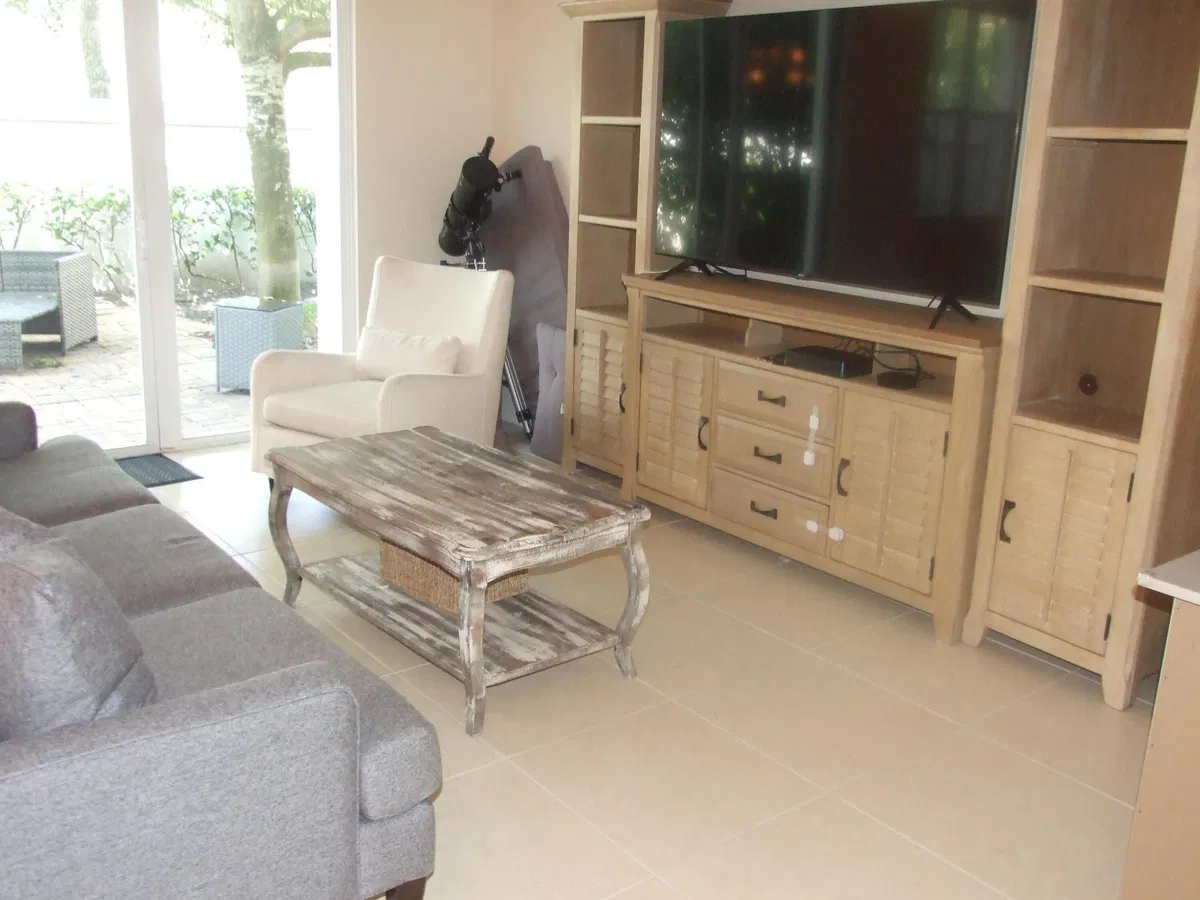 Unit 809 photo 7