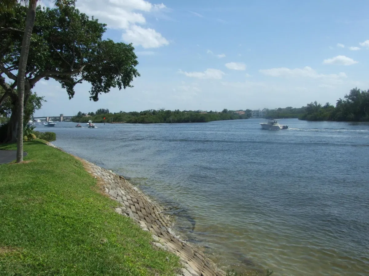 Unit 809 photo 19