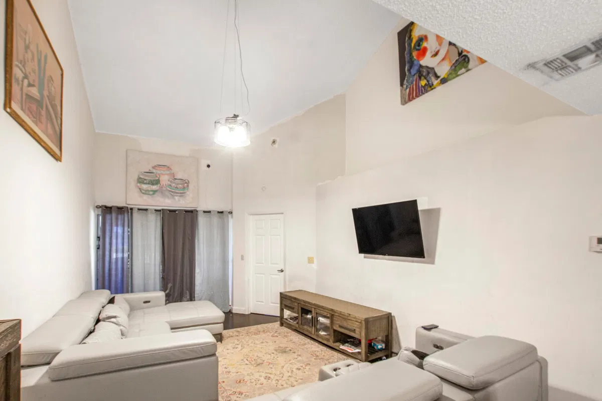 Residence photo 22