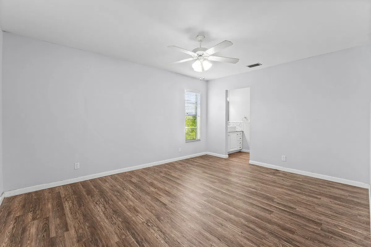 Residence photo 16