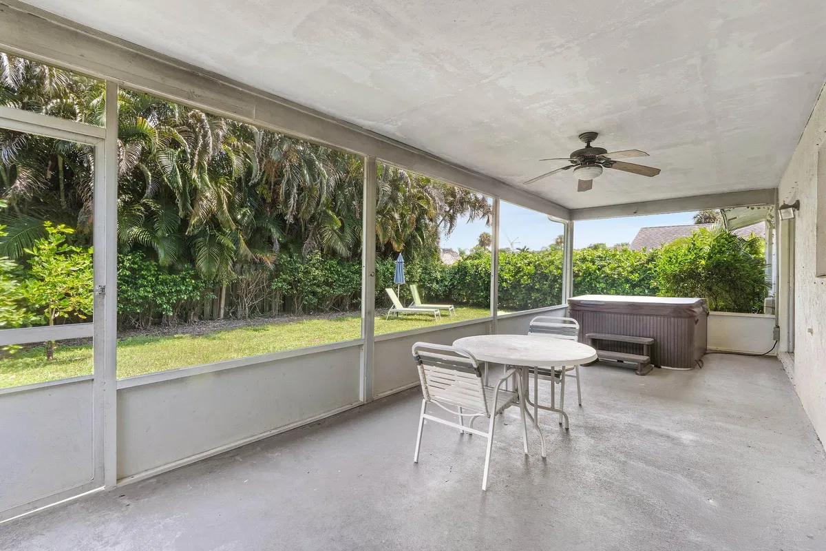 Residence photo 25